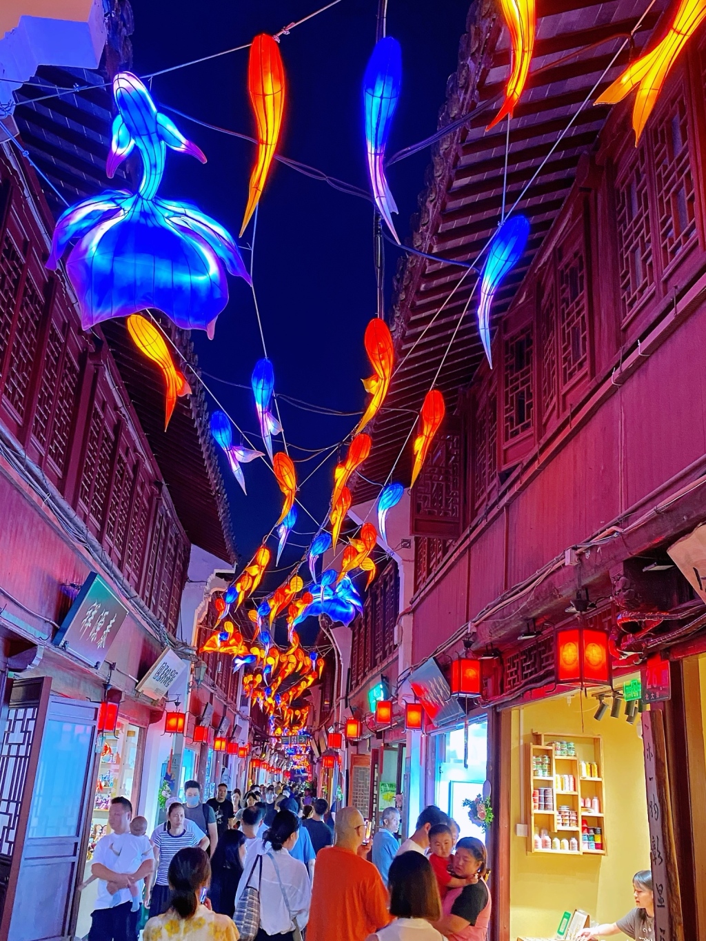 发现夜上海｜家门口的“烟火气”如何各具特色？怎么撬动夜经济？