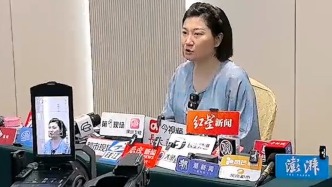 “孕婦泰國墜崖”離婚案開庭，王暖暖稱孩子“抓周”選了法槌
