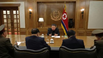 金正恩會(huì)見(jiàn)核部門(mén)科技人員，指導(dǎo)有關(guān)核武器生產(chǎn)協(xié)議會(huì)