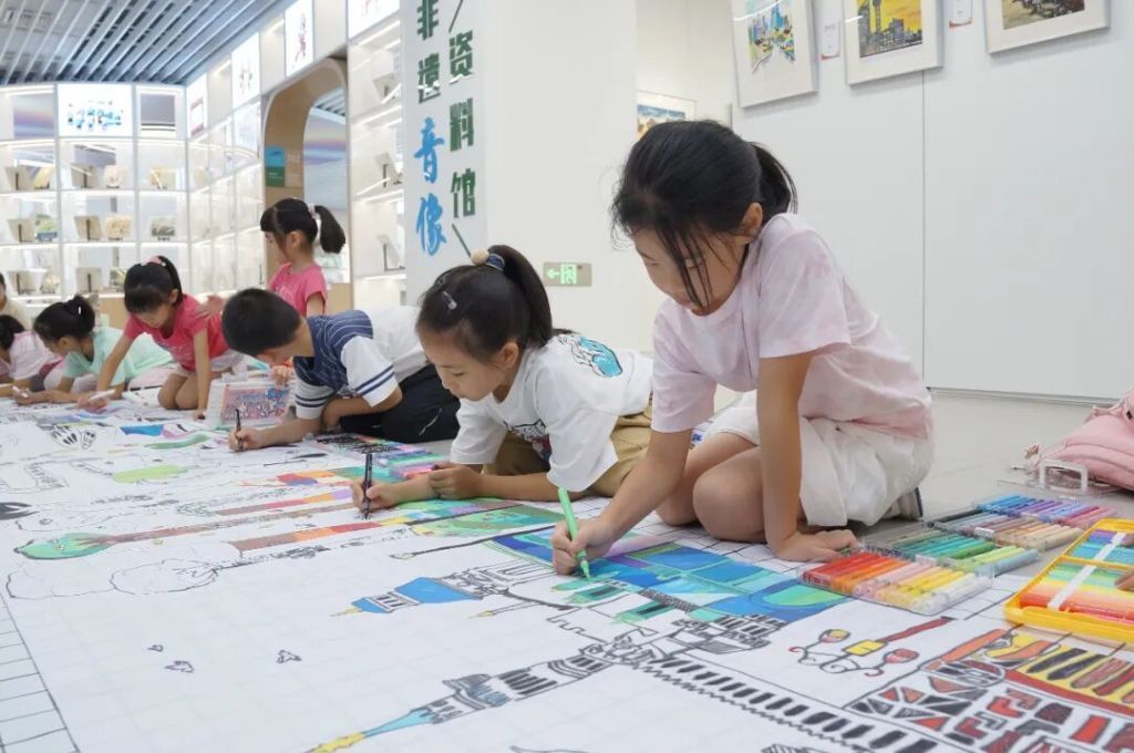 看孩子画笔下的浦东