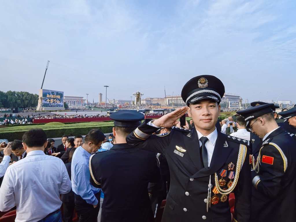 流年八字无财星财运:在线测算生辰八字www.jixiangqiming.vip：-青春华章｜在“外滩第一岗”，阅兵观礼归来的他更盼守护好城市安宁