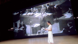 她用十年制作“審判三部曲”，向世界發(fā)出中國(guó)聲音