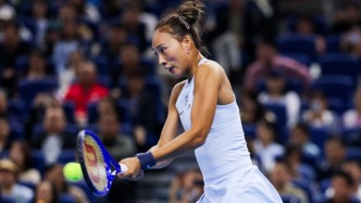 復(fù)出首戰(zhàn)迎來“開門紅”，鄭欽文2比0戰(zhàn)勝阿朗戈強勢晉級