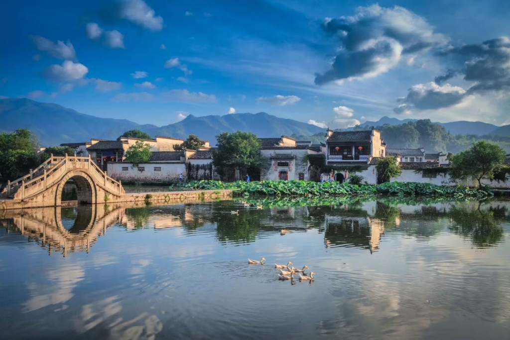 天蝎座姻缘:免费在线测算www.jixiangqiming.vip：-杭州放秋假，黄山遥招手：七大景区送“免门票” 专属福利
