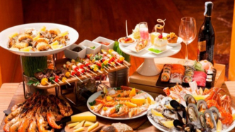 希爾頓和文璞都開始賣“剩菜盲盒”，年輕人也有了“頂奢晚餐”自由？