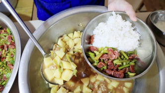 光明網(wǎng)：家長(zhǎng)不陪餐孩子不能在校吃飯？豈有此理