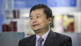 廣藥集團(tuán)原董事長(zhǎng)李楚源出入私人會(huì)所、讓下屬企業(yè)給其買(mǎi)車(chē)被通報(bào)