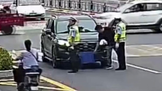 為規(guī)避違停抓拍遮車牌，司機(jī)被查悔稱“我確實(shí)犯了超級(jí)愚蠢的錯(cuò)誤”