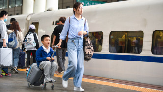 國家鐵路局：“雙節(jié)”期間全國鐵路旅客發(fā)送人數(shù)將超2.19億人次
