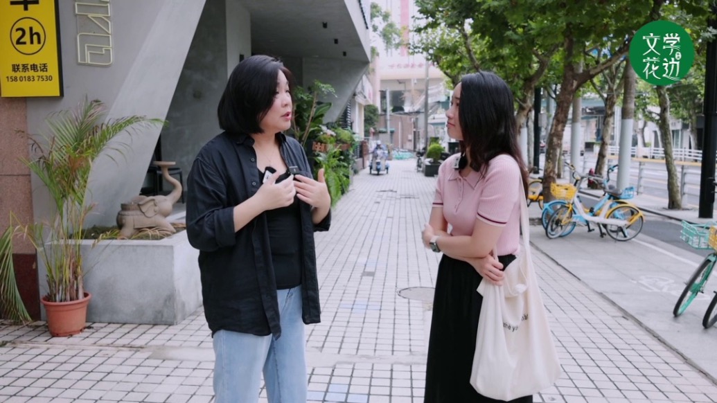 文學(xué)花邊｜獨(dú)家對(duì)話梁鴻：父母的愛(ài)可能摻雜了什么？