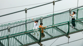 专家提醒：假期游玩高空项目时要牢记“三看、三想、三遵守”