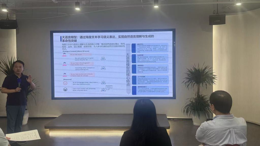 带 “逸凡” 的名字:遇到正缘的征兆-如何破解通用模型与行业需求适配矛盾，高校专家提出智能体优化解决方案
