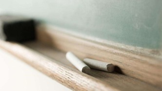 選派13606名教師、鼓勵(lì)“組團(tuán)式”，兩部門(mén)部署“三區(qū)”支教