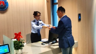 律所聘用外籍法律人才許可年限從一年延至五年，上海這張首證頒出