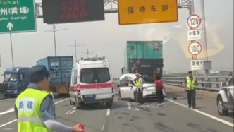 深圳沿江高速轉(zhuǎn)深中通道方向發(fā)生四車相撞事故，造成路段擁堵