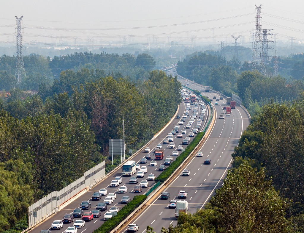 江苏多个高速入口关闭，部分路段车流量较大