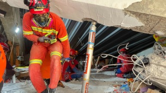 印尼學(xué)校建筑物倒塌事故致3人遇難、91人被埋