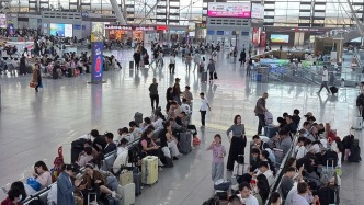 鐵路迎來國慶中秋假期客流最高峰，今起全面使用電子發票