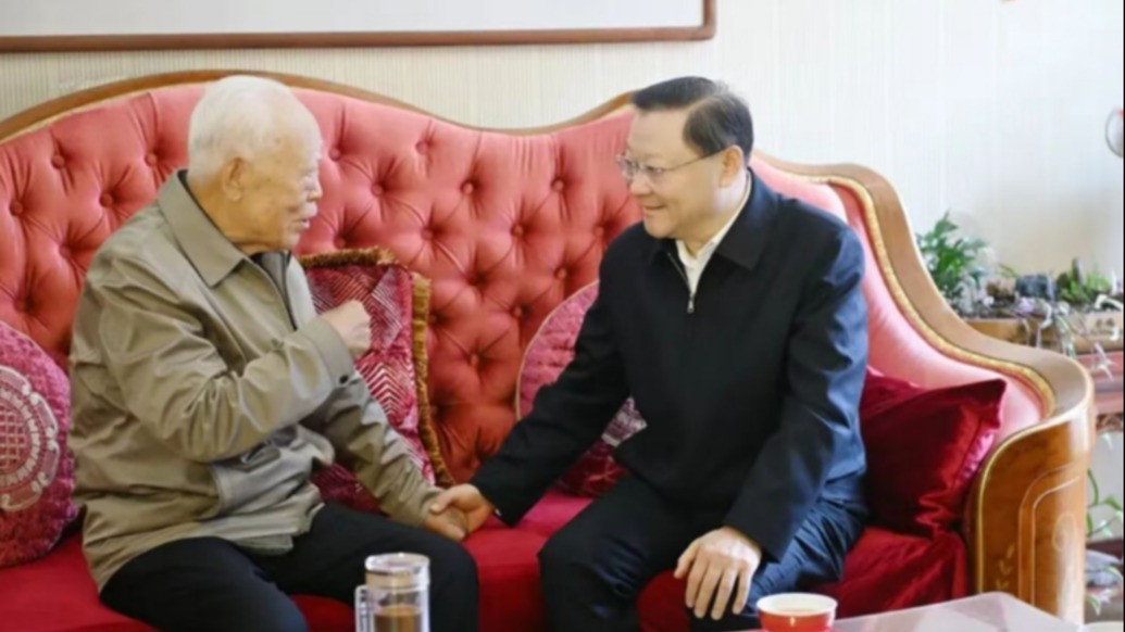 履新后第一天，王偉中看望內(nèi)蒙古正省級(jí)老同志