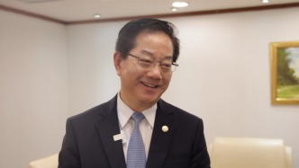“義診是一陣子，服務(wù)是長期的”，一名眼科專家與家鄉(xiāng)老人的“光明之約”