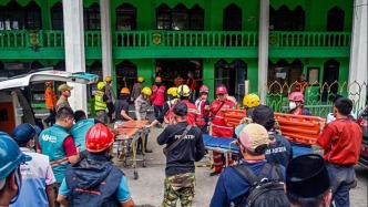 印尼學(xué)校建筑物倒塌事故死亡人數(shù)升至5人，仍有84人被埋