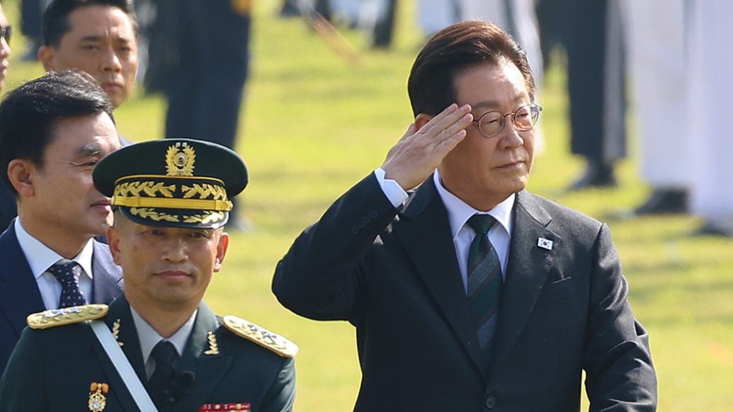 韩国举行大规模阅兵！指挥官向李在明高呼“忠诚”，K2坦克等装备亮相