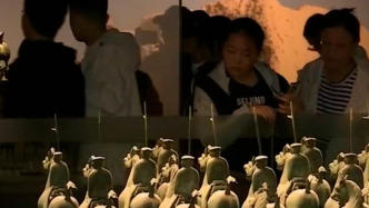 甘肃省博物馆假期参观人气高，游客沉浸式体验主题活动