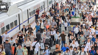超2300萬人次！國慶中秋假期首日全國鐵路旅客發(fā)送量創(chuàng)新高