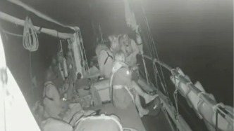 視頻曝光！以軍在公海攔截加沙救援船，還用水炮襲擊船只