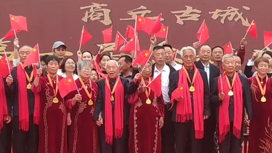 商丘10對夫婦國慶假期舉行集體金婚典禮