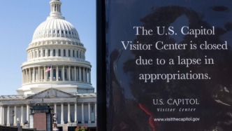 美國政府“停擺”首日：數(shù)十萬雇員停薪，游客吃“閉門羹”