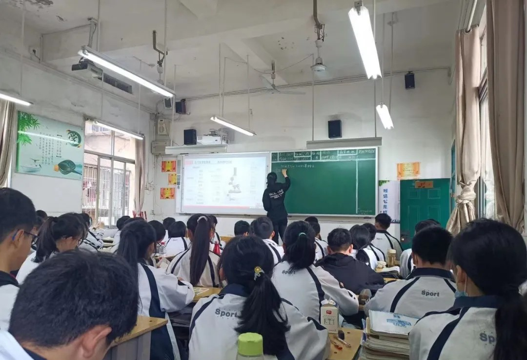 婚姻波折:八字合婚www.jixiangqiming.vip：-江西上饶初中生物教师郑忆晴因病去世，年仅35岁