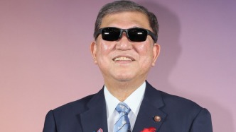 卸任首相前，石破茂獲“日本最佳眼鏡佩戴者”獎(jiǎng)