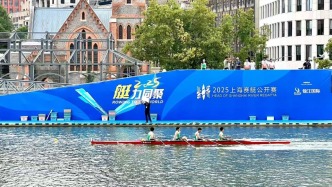 上艇恰逢国庆中秋双节，游客成了今年观众的主力军