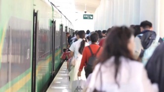 假期出行持续火热，昨天全社会跨区域人员流动量预计近2.9亿人次