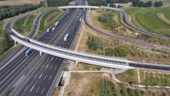 假期出行客流高位运行，旅游线路升温