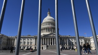 美國政府“關(guān)門”后數(shù)十萬雇員面臨停薪、裁員，停擺或至下周