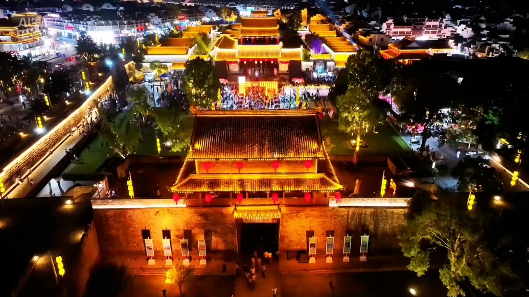 當(dāng)舞魚燈等民俗遇上現(xiàn)代光影技術(shù)，在國(guó)風(fēng)市集里感受徽州