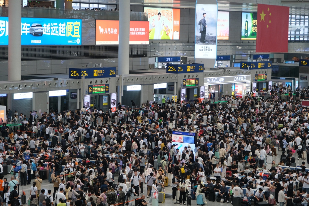 长三角铁路假期客流保持高位运行，今天预计发送385万人次