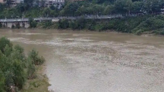 陕西男子婚礼当天跳河失踪，官方：还在搜寻中，与彩礼没关系