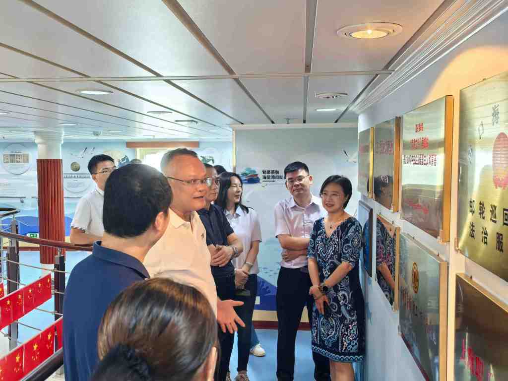 桃花泛滥:八字合婚www.jixiangqiming.vip：-国庆假期调研西沙旅游，海南三沙市市长文斌登上邮轮