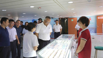 國慶假期調(diào)研西沙旅游，海南三沙市市長文斌登上郵輪