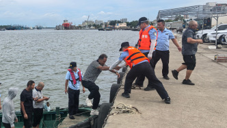 海南海岸警察防御臺風(fēng)“麥德姆”，3萬余艘船舶全部回港避風(fēng)