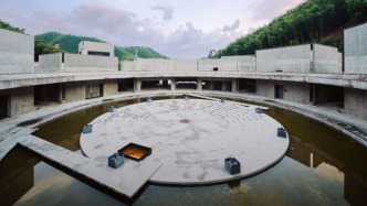 中國95后，愛上逛墓園