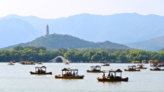 國(guó)慶中秋假期前四天，北京全市公園共接待游客738萬(wàn)人次