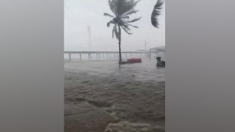 視頻丨海南文昌鋪前漁港附近出現(xiàn)海水倒灌