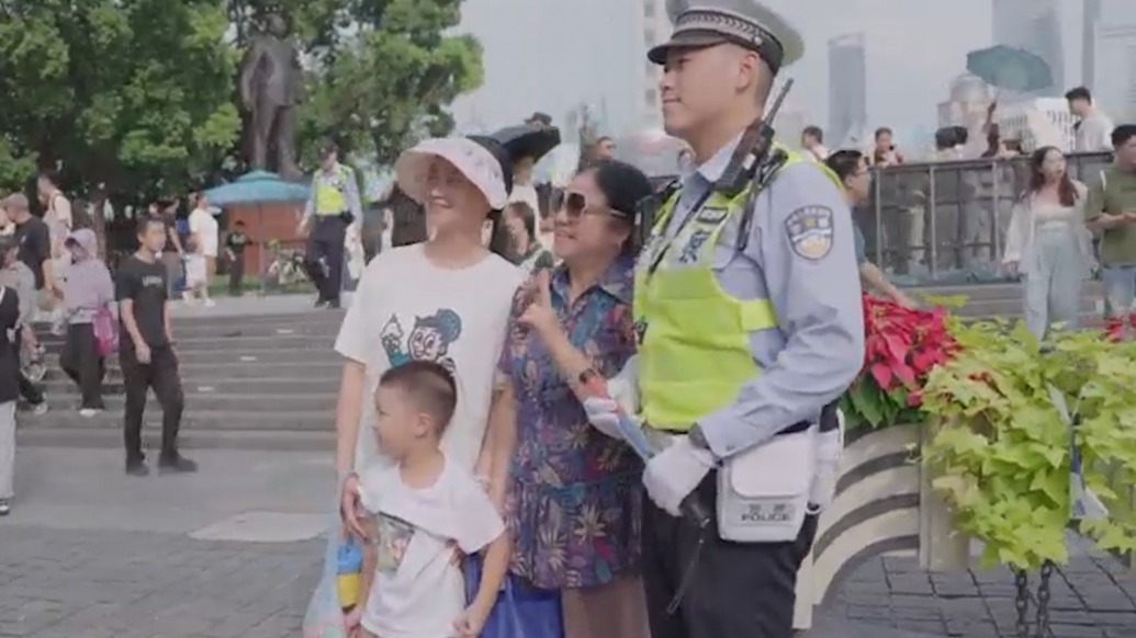 他們行走在上海的大街小巷，用耐心換百姓的放心