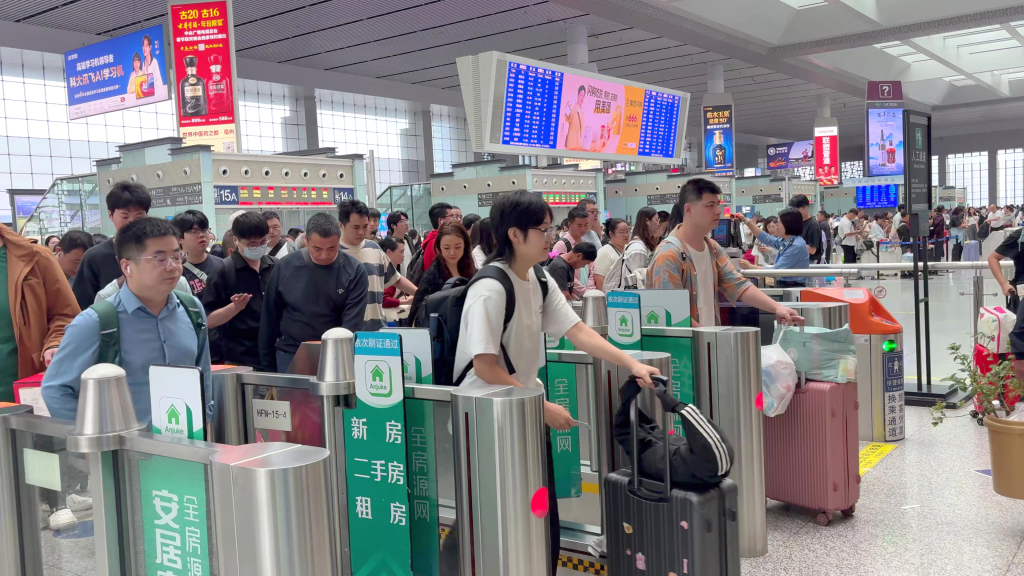 长三角铁路预计今日发送342万人次，今明计划增开74列夜间高铁列车