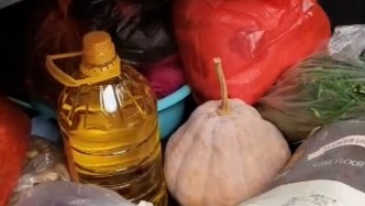 “親情具象化了”，女子回老家看望親戚臨走時后備廂被塞滿土特產