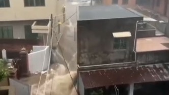 湛江徐闻市民讲述“麦德姆”来袭：积水最深处约有一层楼高